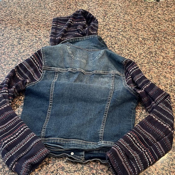 Wallflower denim stretchy flocked sweater material in arms and hood - Picture 9 of 10